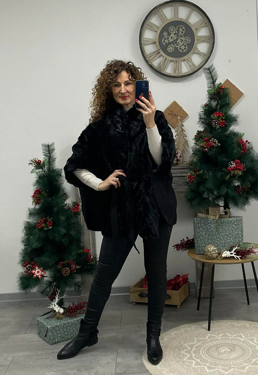 Pille - Szőrmés ponchó kabát. Fekete