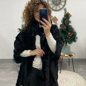 Pille - Szőrmés ponchó kabát. Fekete