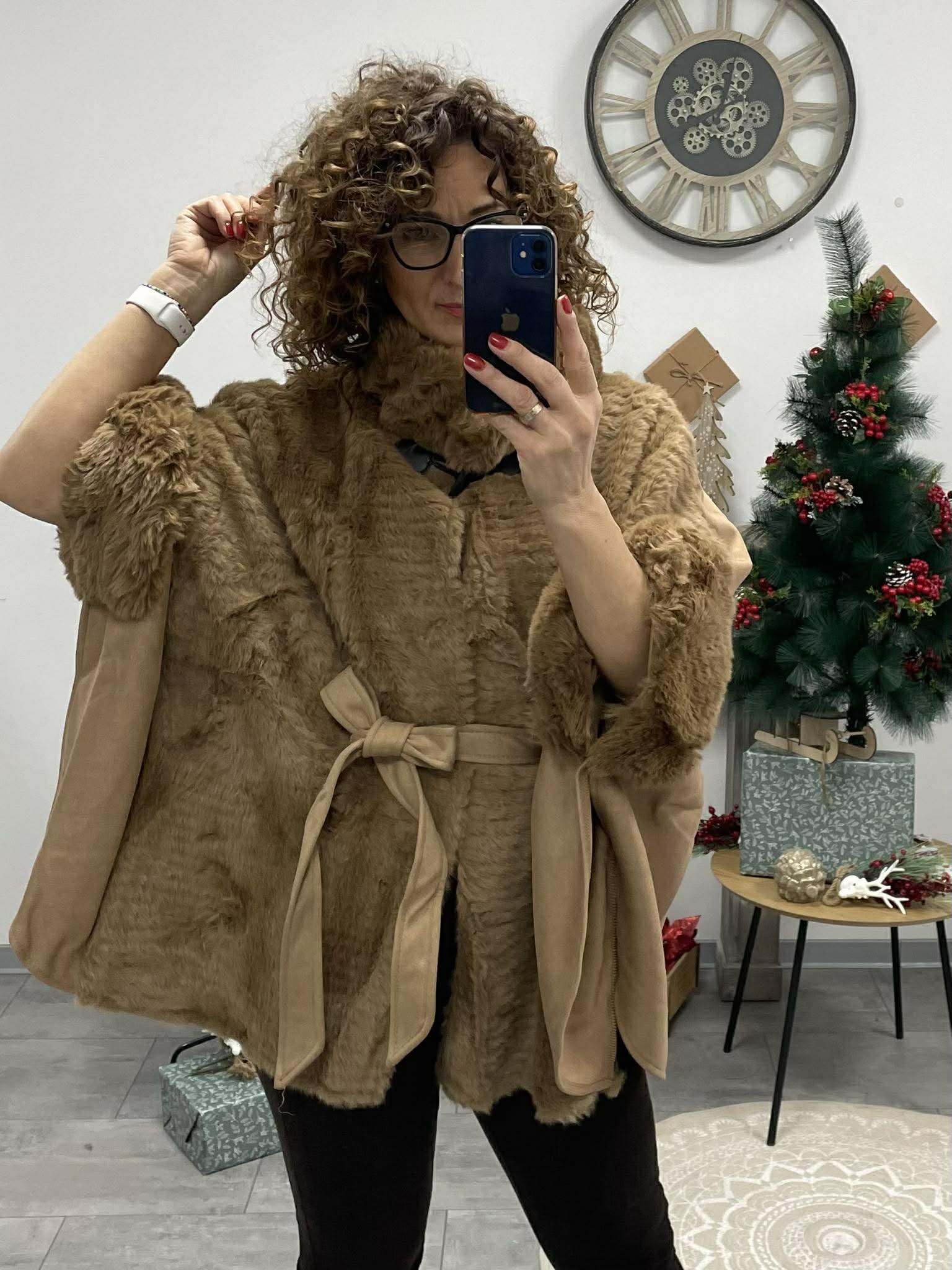 Pille - Szőrmés pocsó kabát. Csau barna