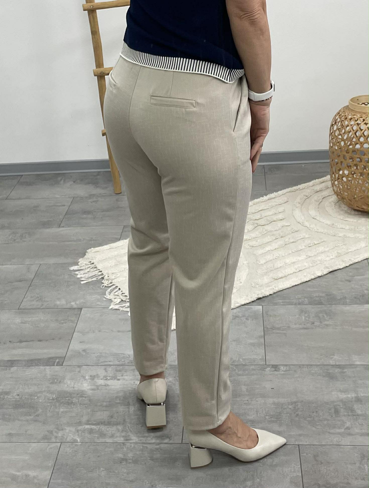 LCK - Gumis derekú nadrág. Világos bézs