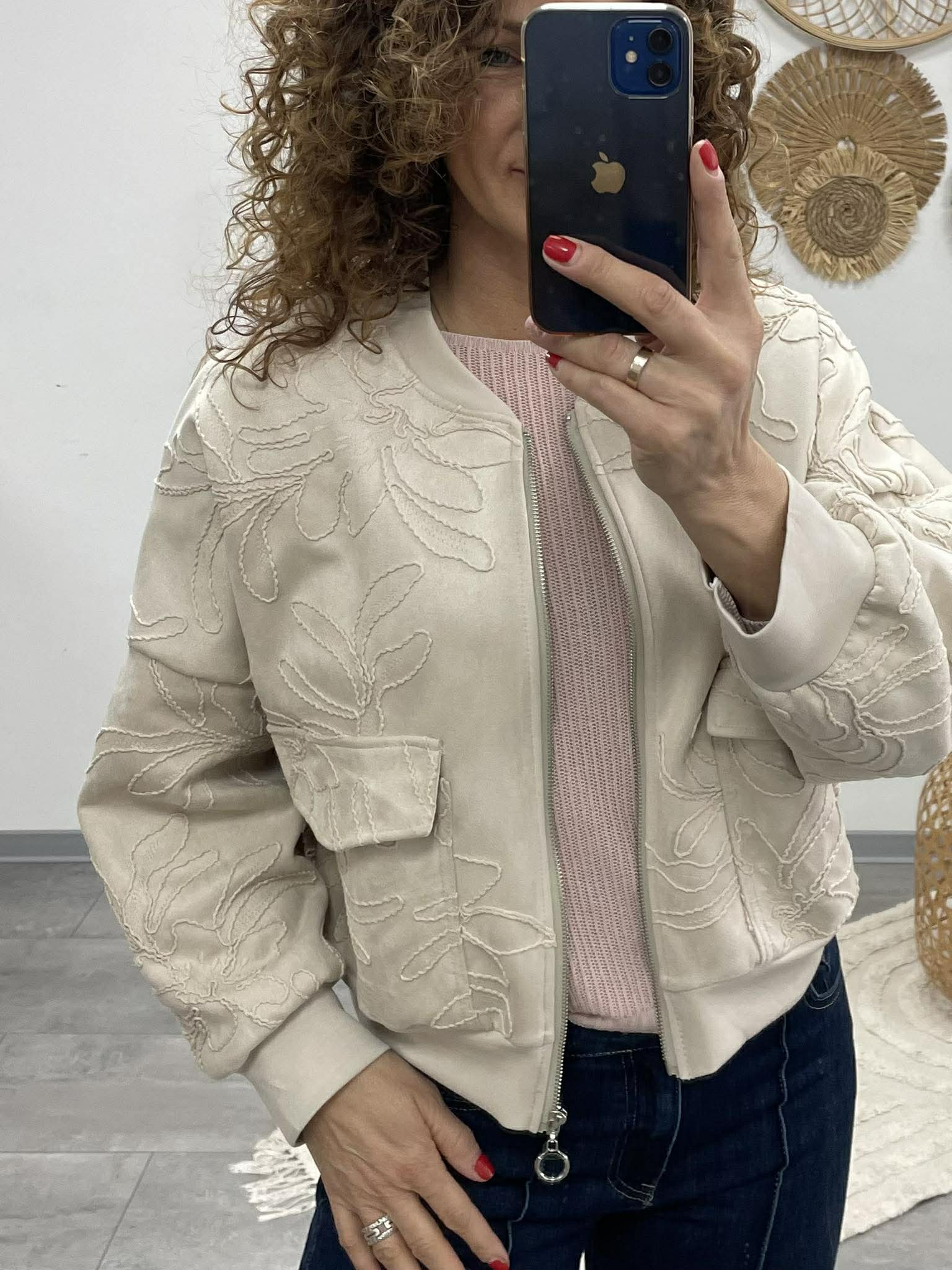 ZSAKLIN - Zsinór hímzett kabát. Világos bézs