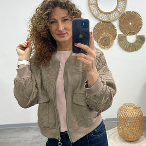 Zsaklin - Zsinór hímzett kabát. Teve barna