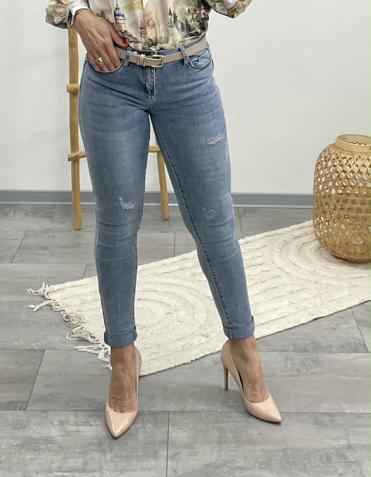 Lize - Tépett push up farmer nadrág