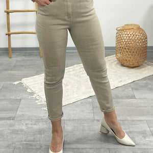 MOM - Mom fazonú farmer nadrág. Mogyoróbarna