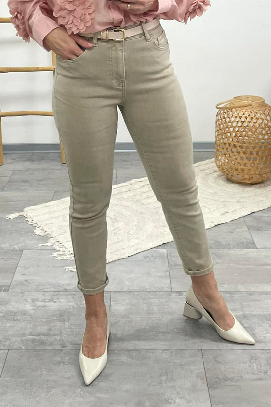 MOM - Mom fazonú farmer nadrág. Mogyoróbarna