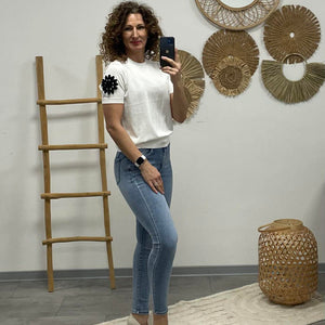 VIOLA - Virágos ujjú felső. Fehér