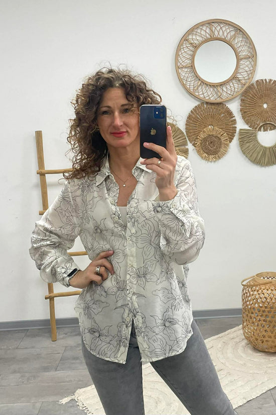 Flower  - Virágos blúz. Világosdrapp