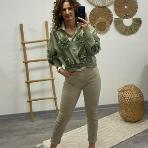 MARGARET - 3D virágos blúz. Khakizöld