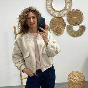 ZSAKLIN - Zsinór hímzett kabát. Világos bézs