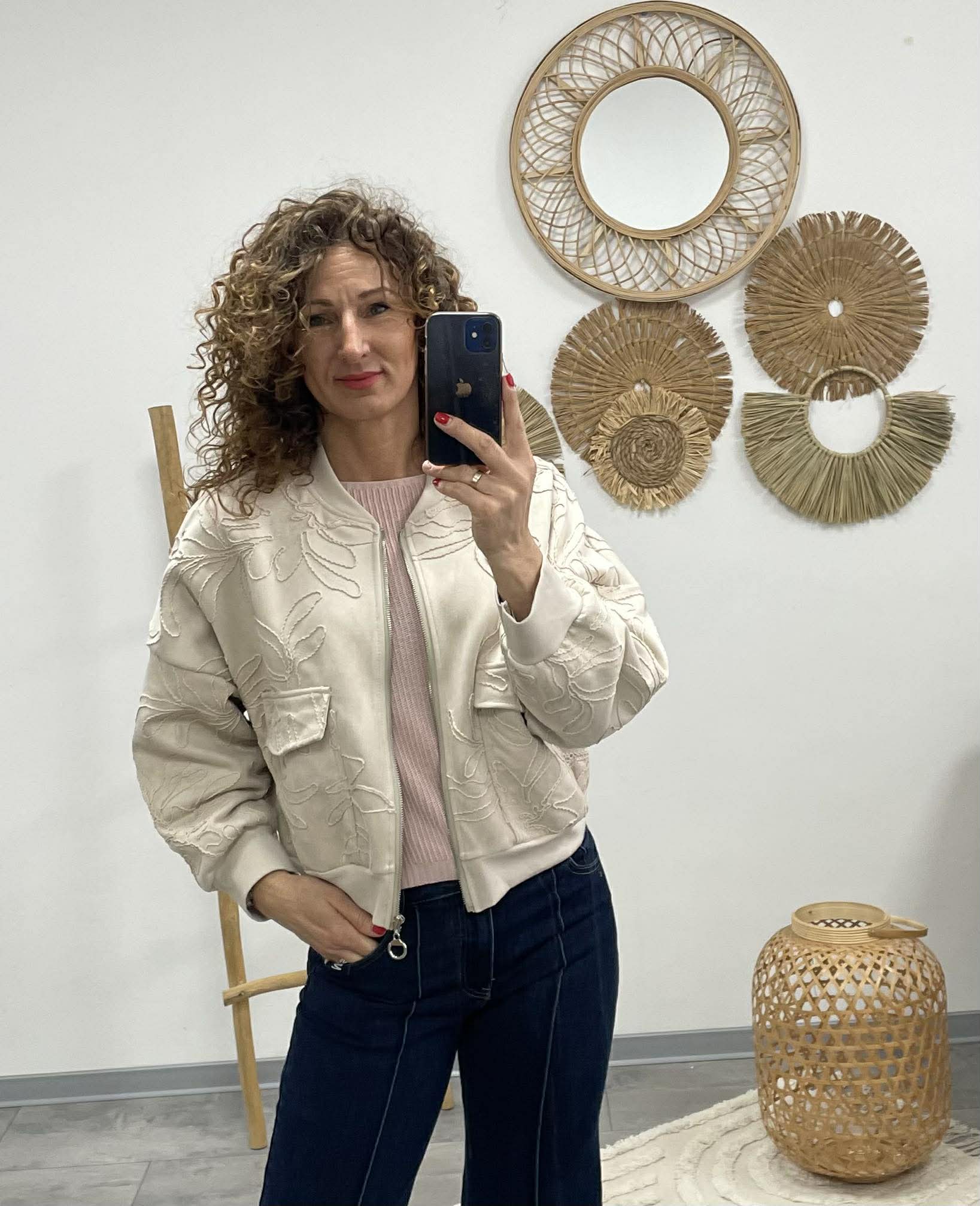 ZSAKLIN - Zsinór hímzett kabát. Világos bézs