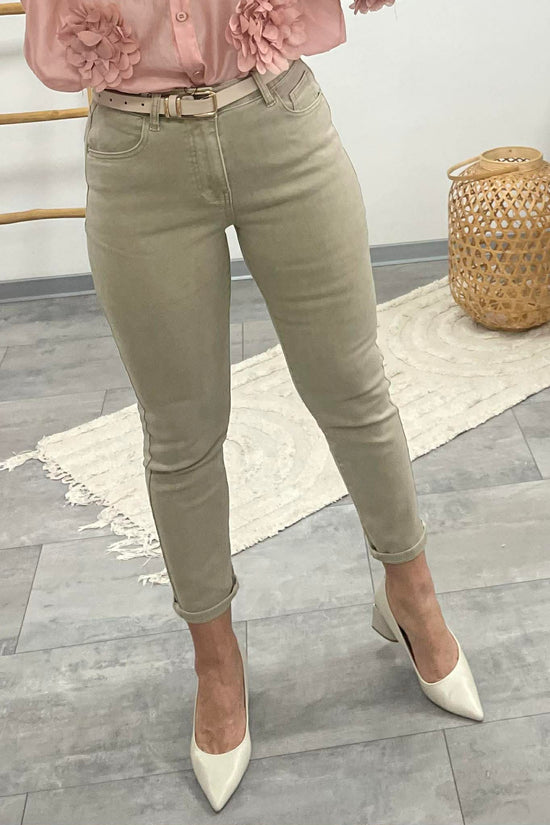 MOM - Mom fazonú farmer nadrág. Mogyoróbarna