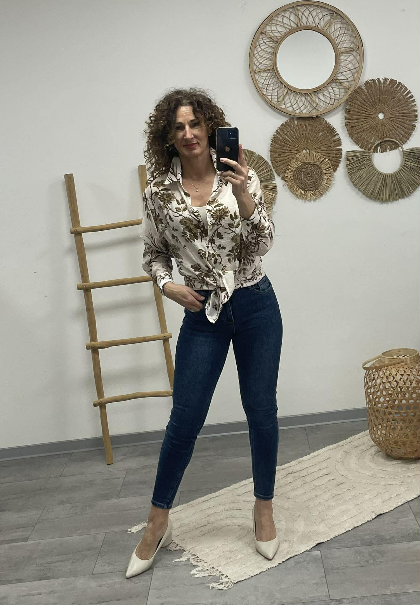 FLOWER - Virágos blúz. Barna