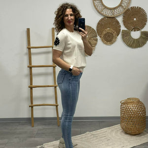 VIOLA- Virágos ujjú felső. Világos bézs