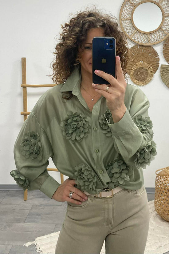 MARGARET - 3D virágos blúz. Khakizöld