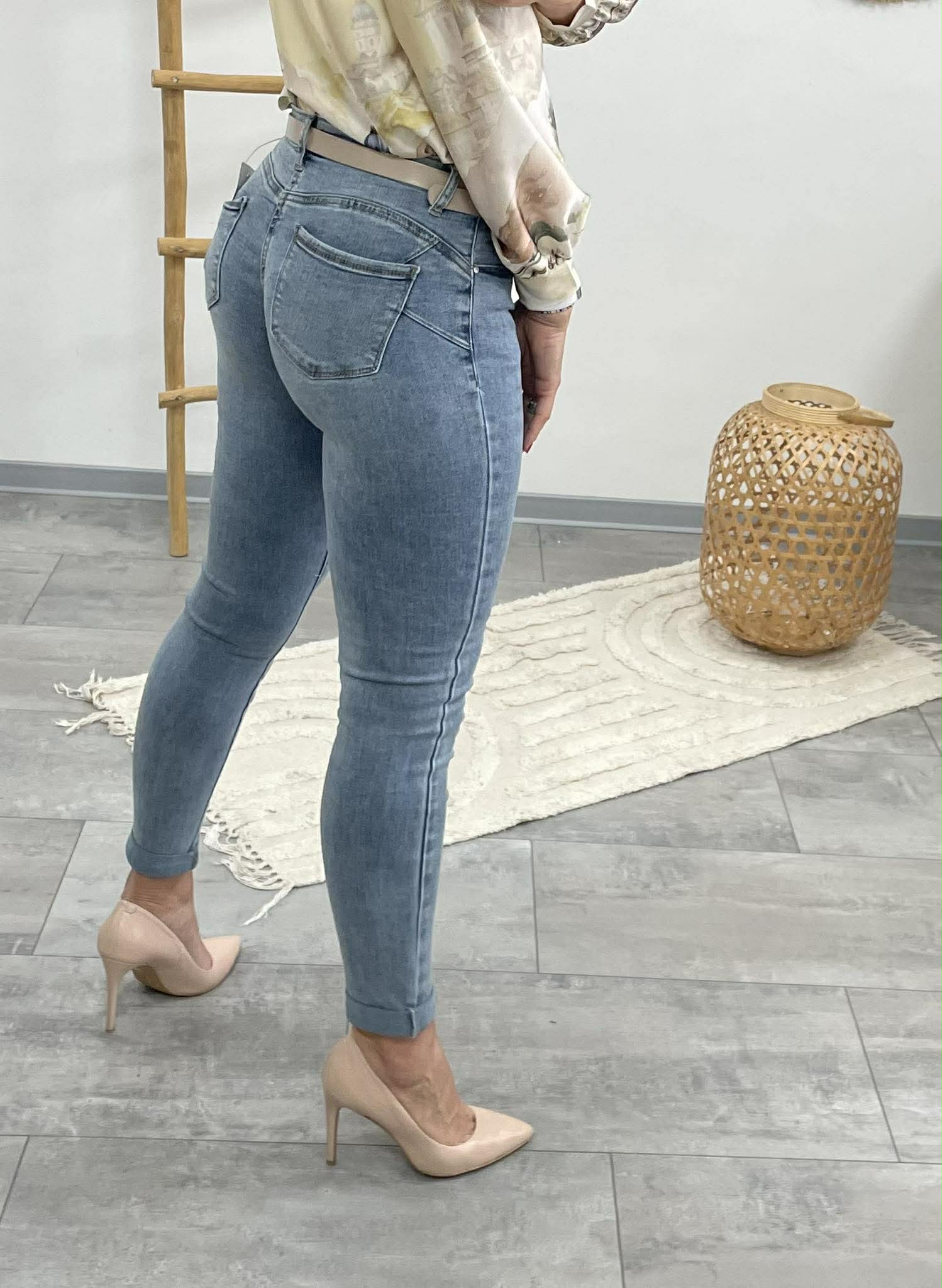 Lize - Tépett push up farmer nadrág