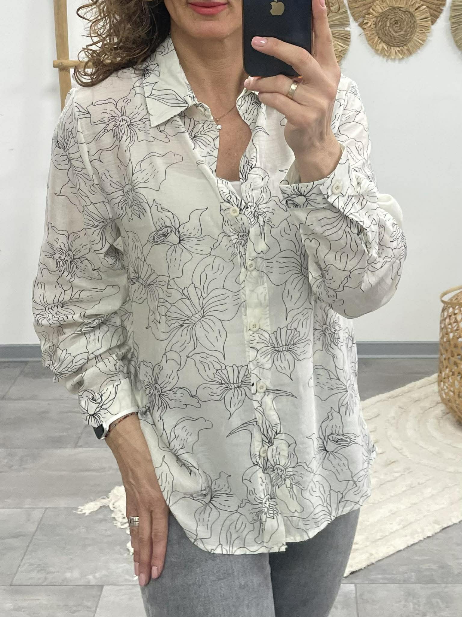 Flower  - Virágos blúz. Világosdrapp