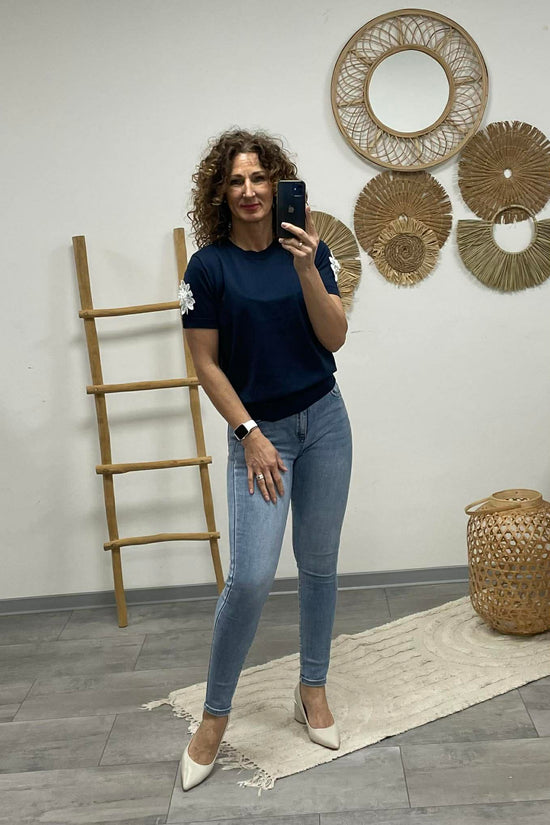 VIOLA - Virágos ujjú felső. Sötétkék