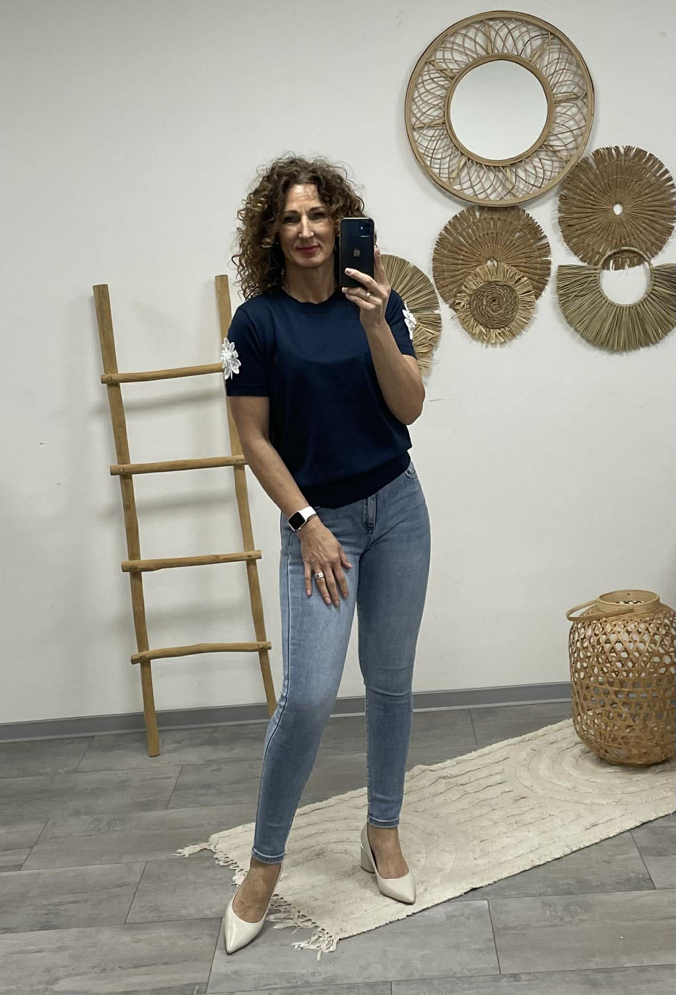 VIOLA - Virágos ujjú felső. Sötétkék