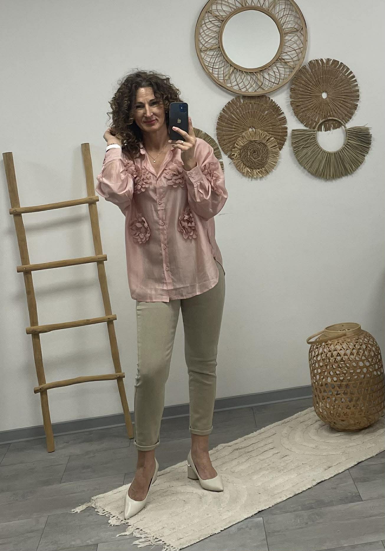 MARGARET - 3D virágos blúz. Rózsaszin