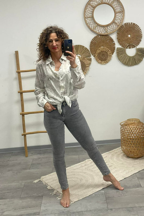 Flower  - Virágos blúz. Világosdrapp