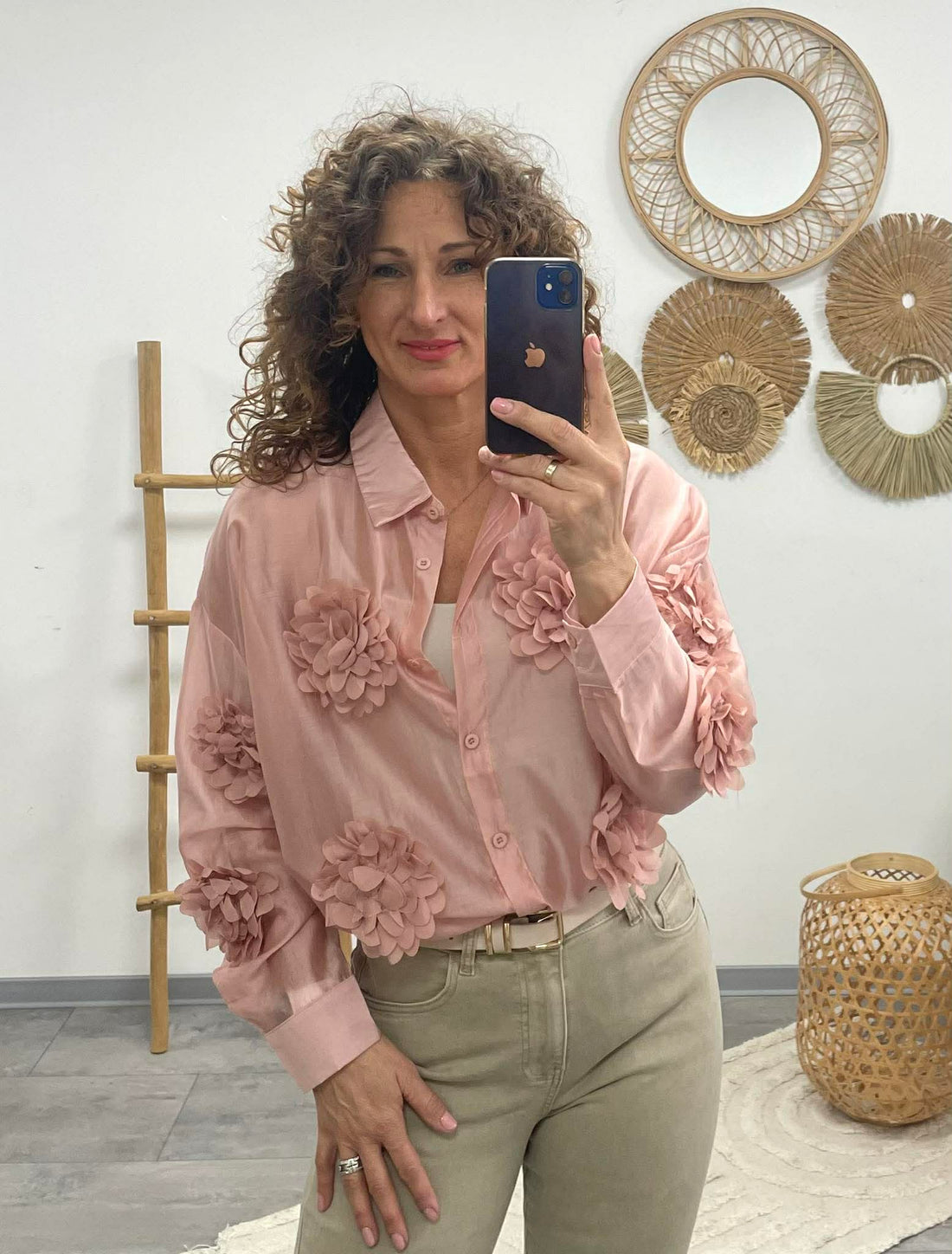 MARGARET - 3D virágos blúz. Rózsaszin