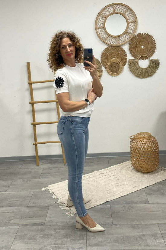 VIOLA - Virágos ujjú felső. Fehér