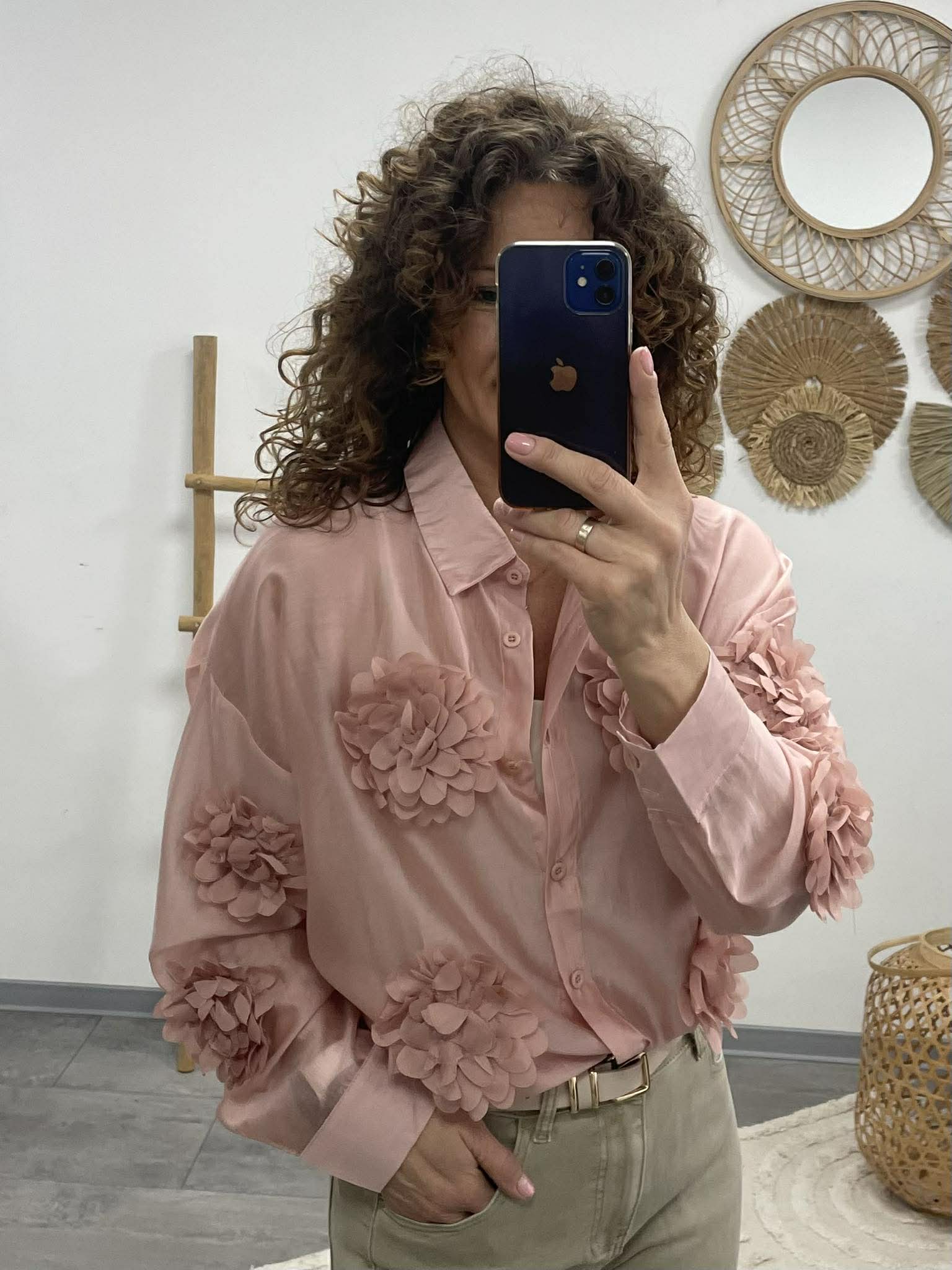 MARGARET - 3D virágos blúz. Rózsaszin