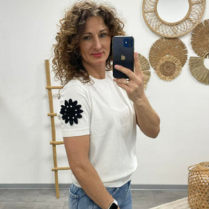 VIOLA - Virágos ujjú felső. Fehér