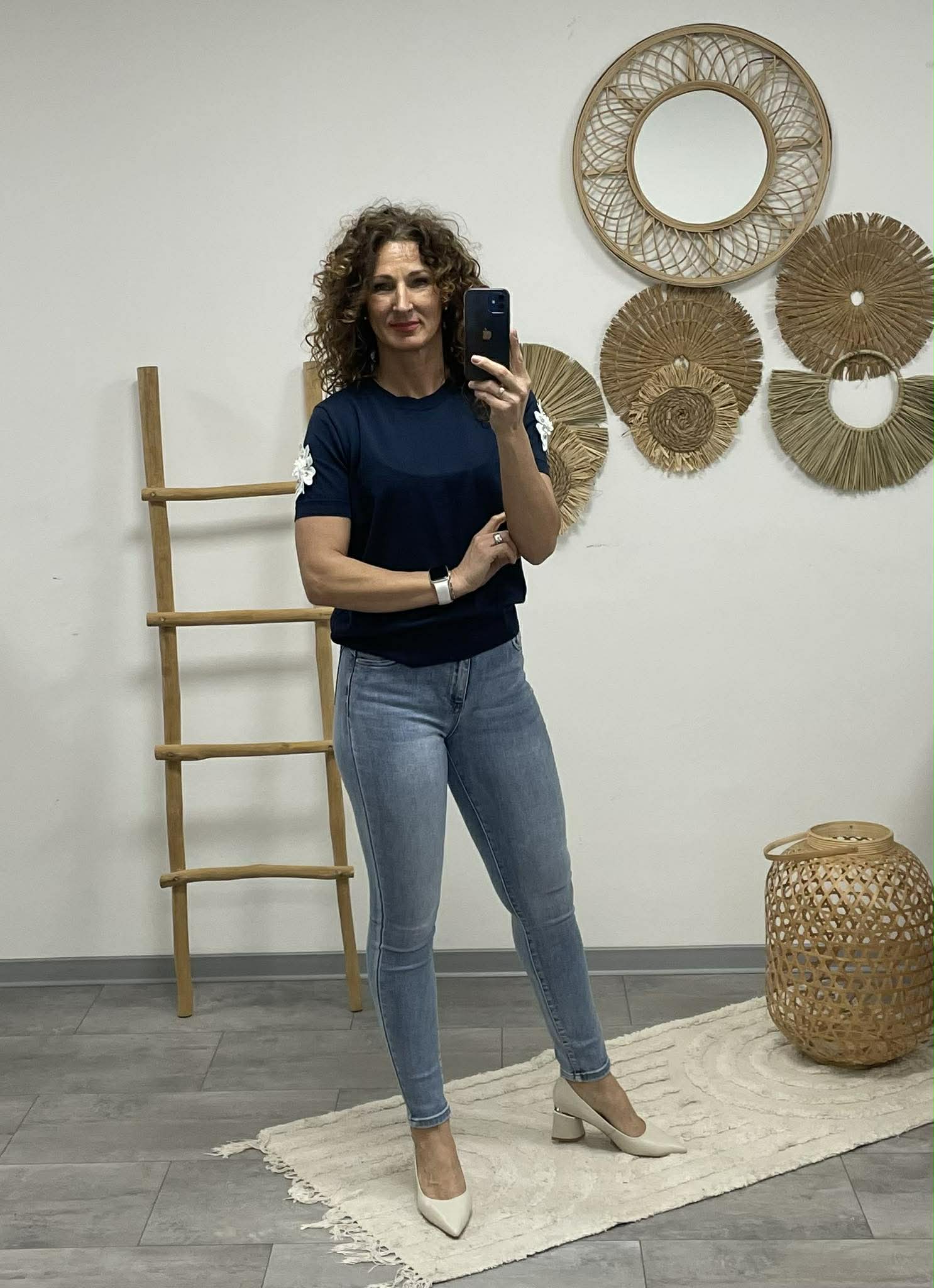 VIOLA - Virágos ujjú felső. Sötétkék