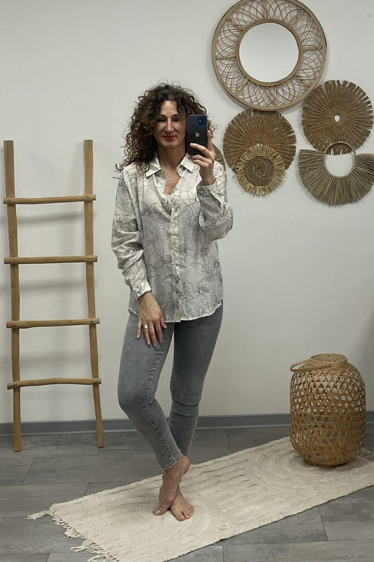 Flower  - Virágos blúz. Világosdrapp