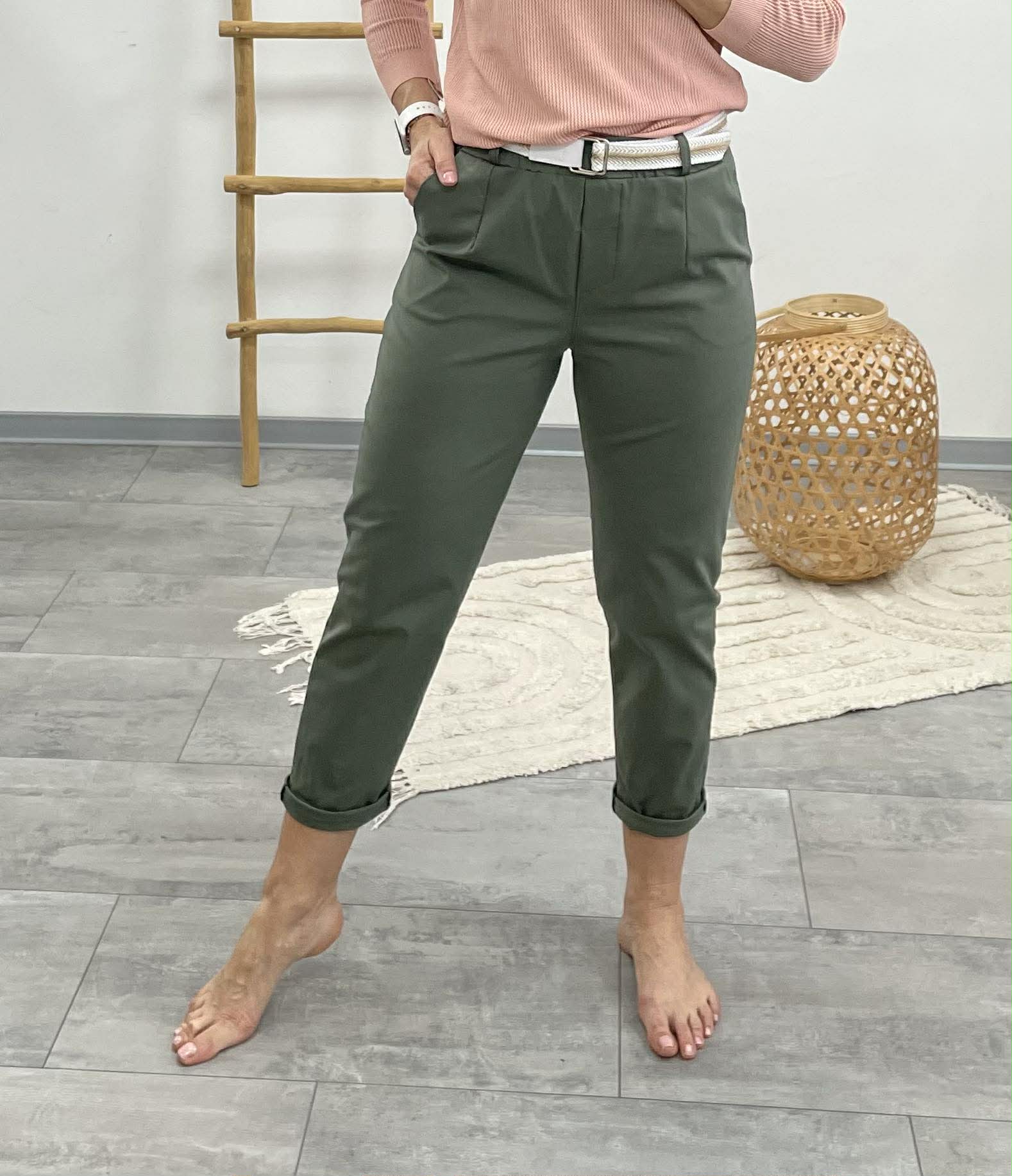 LCK - Gumis derekú laza nadrág.Khakizöld