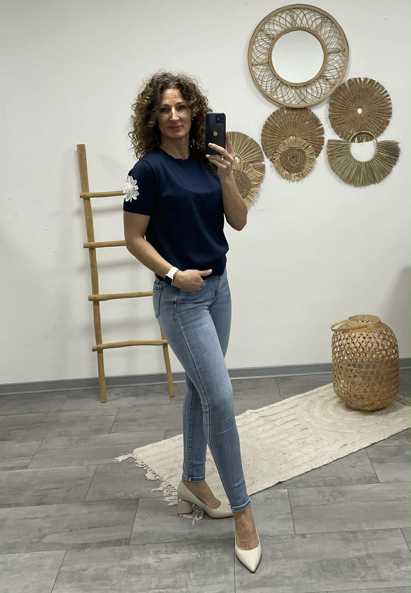 VIOLA - Virágos ujjú felső. Sötétkék