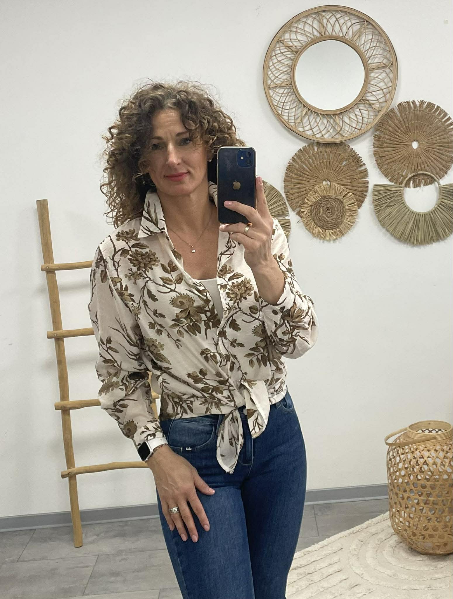 FLOWER - Virágos blúz. Barna