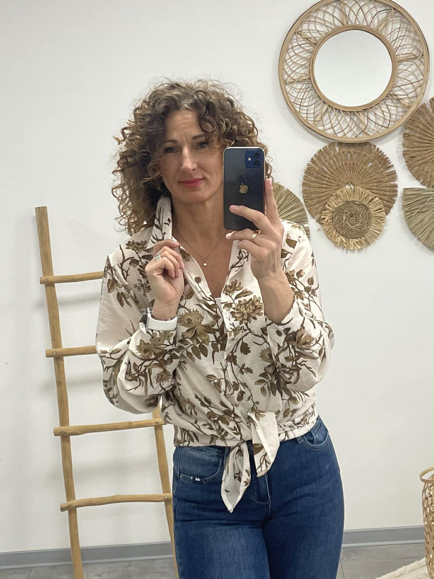 FLOWER - Virágos blúz. Barna