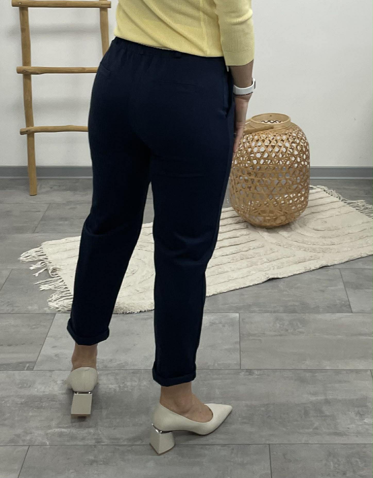 LCK - Gumis derekú laza nadrág. Sötétkék