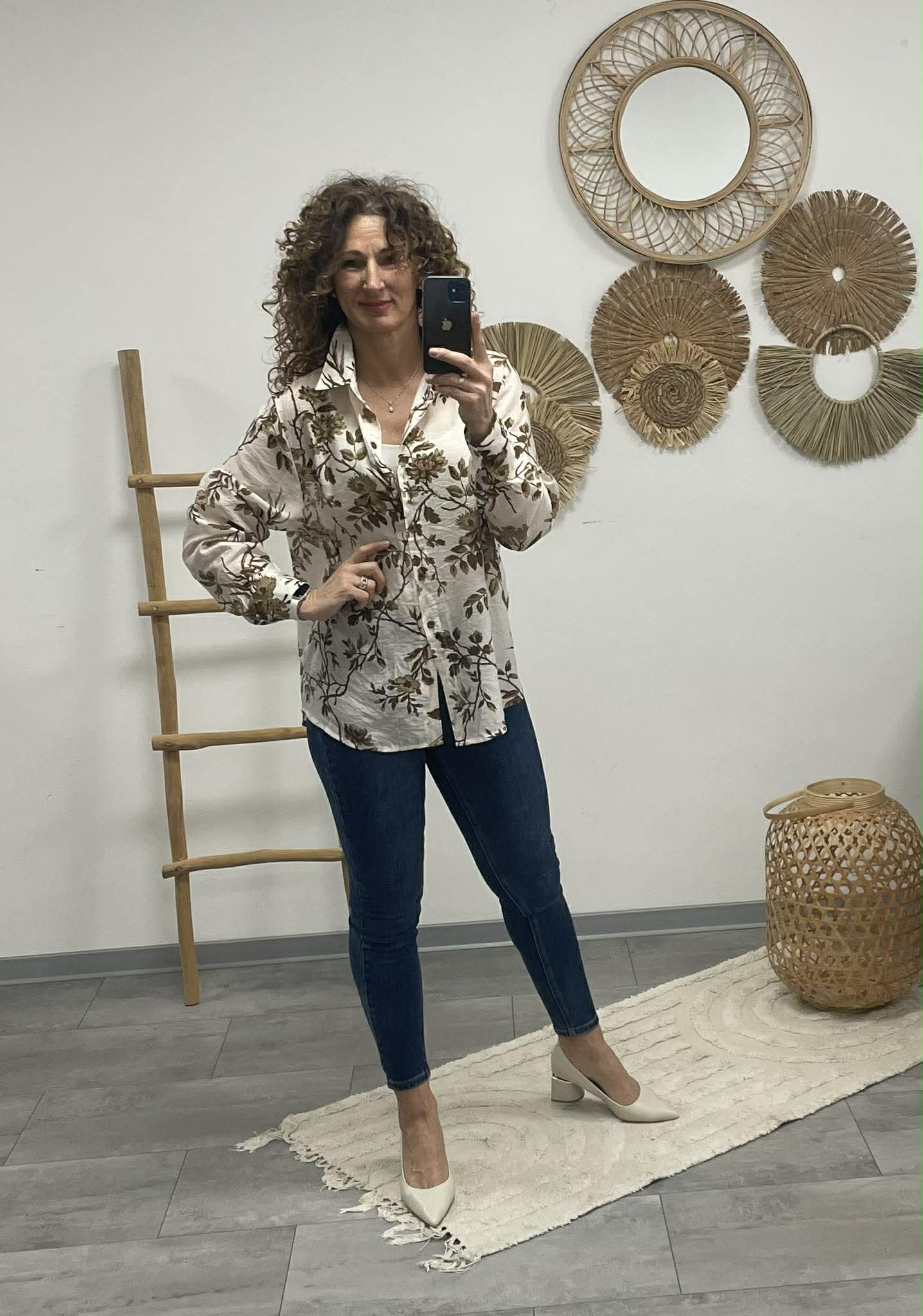 FLOWER - Virágos blúz. Barna