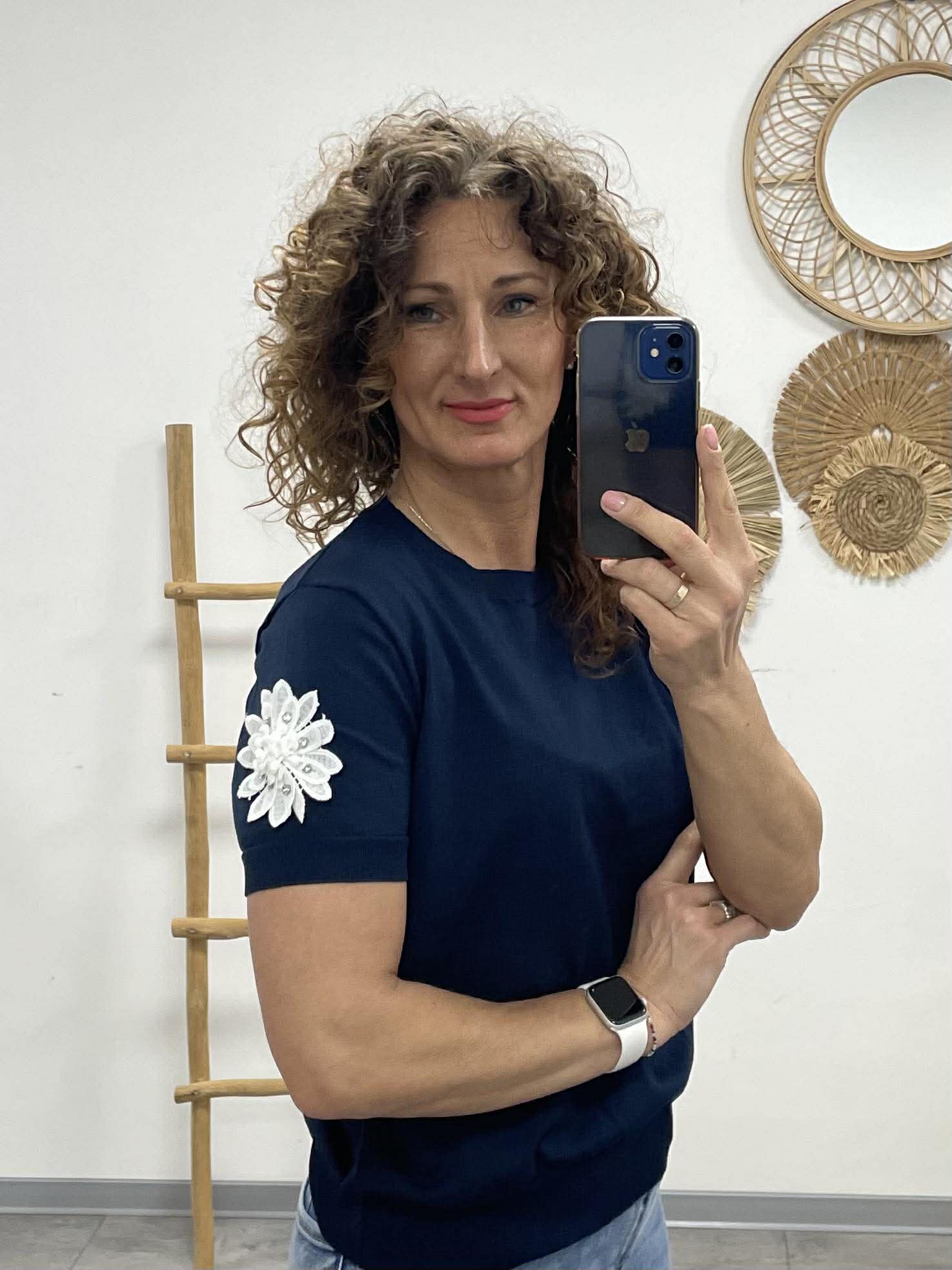 VIOLA - Virágos ujjú felső. Sötétkék