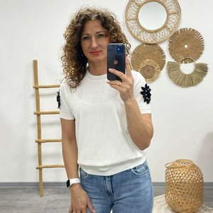 VIOLA - Virágos ujjú felső. Fehér