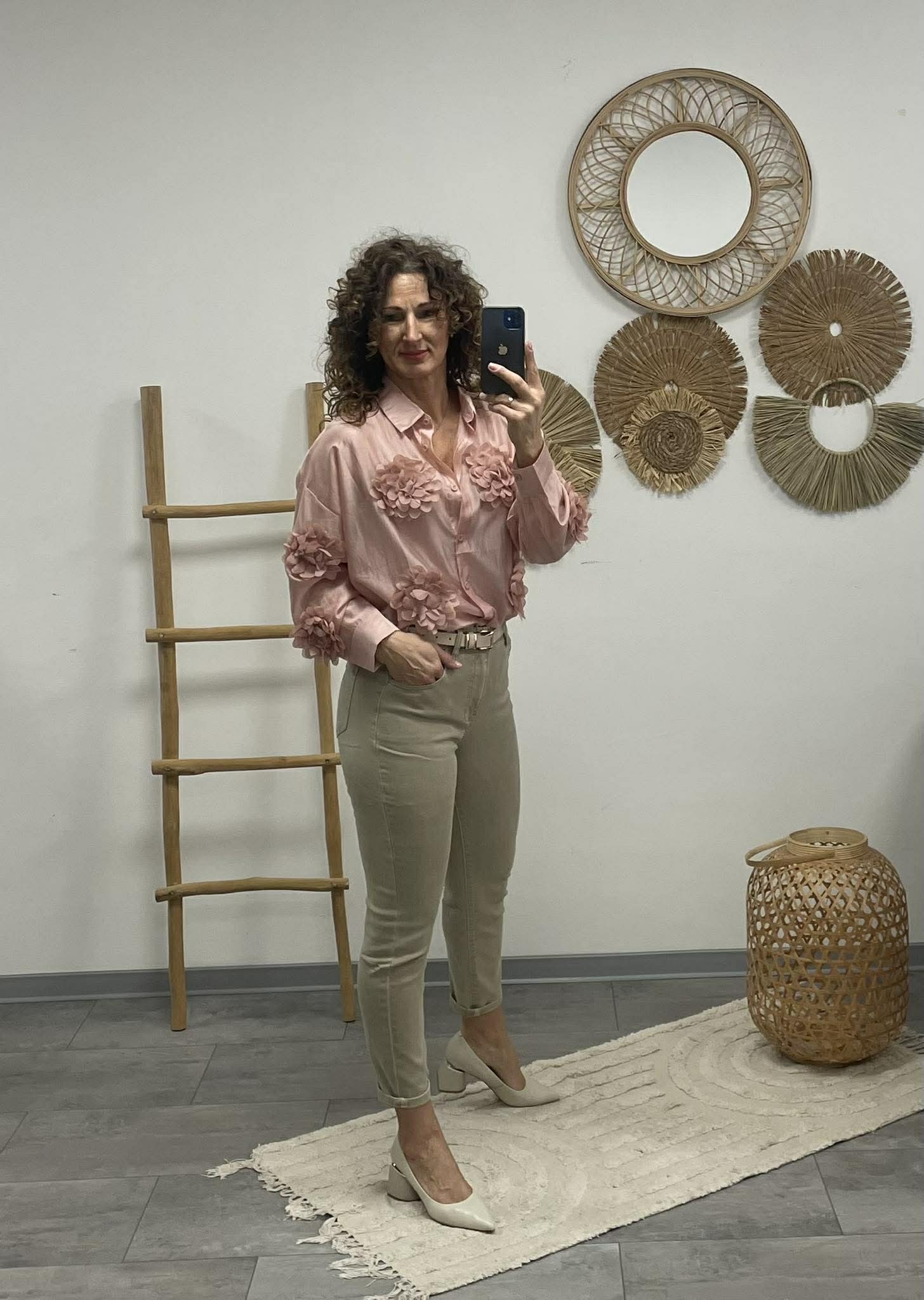 MARGARET - 3D virágos blúz. Rózsaszin