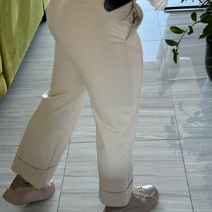 NETTI - Enyhén bő szárú nadrág. Világos bézs