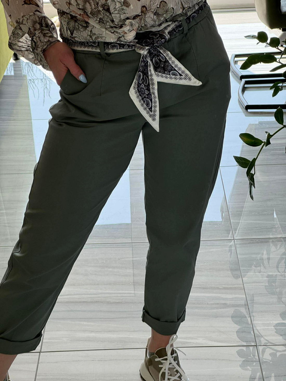 KATA - Laza szabású vászon nadrág. Khaki