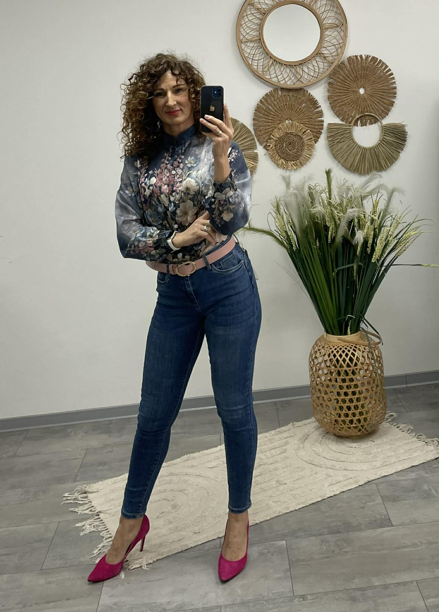 SANA - Virágos áttetsző blúz. Sötétkék