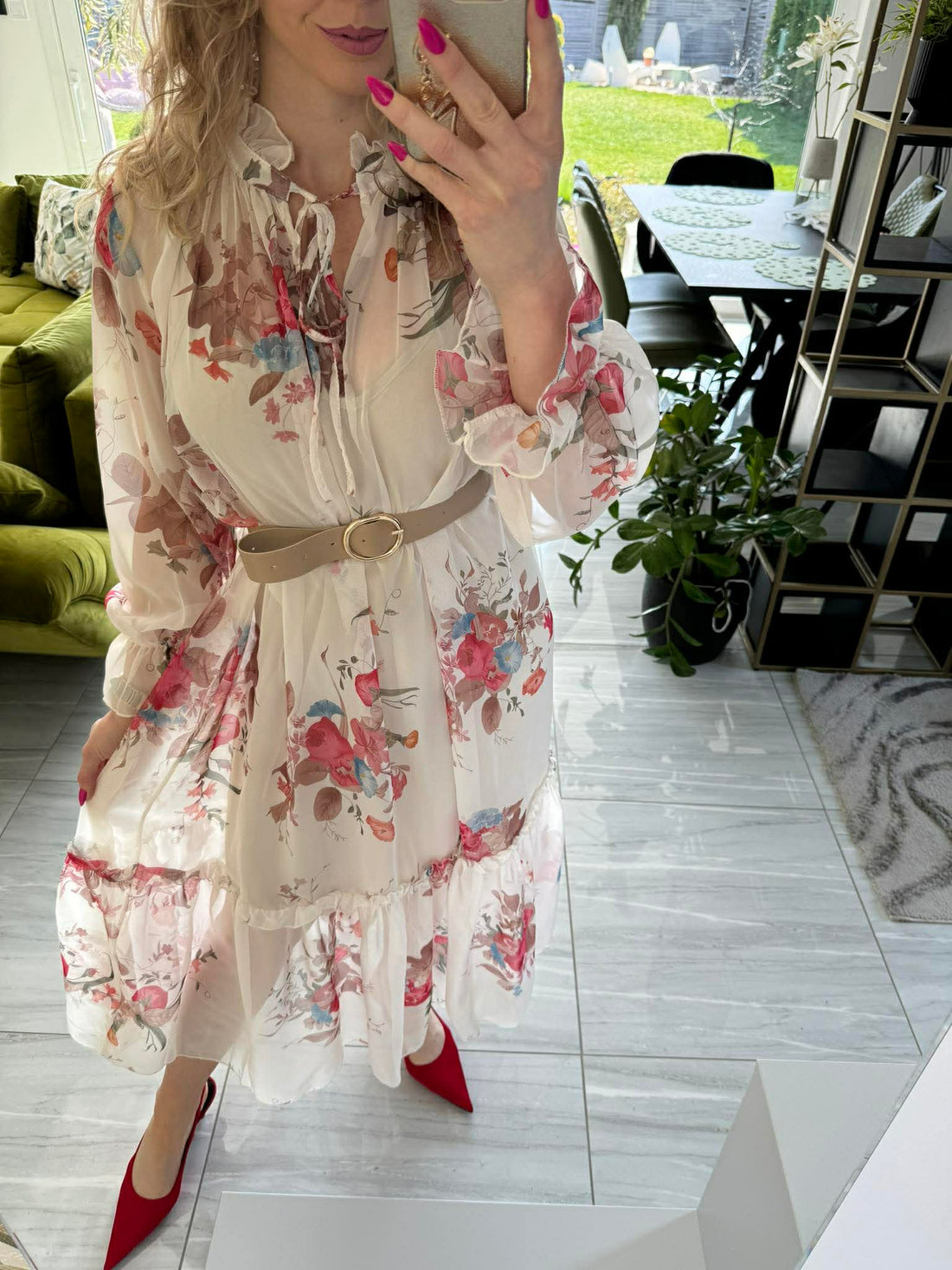 BELLA - Fodros mulszlin ruha. Törtfehér