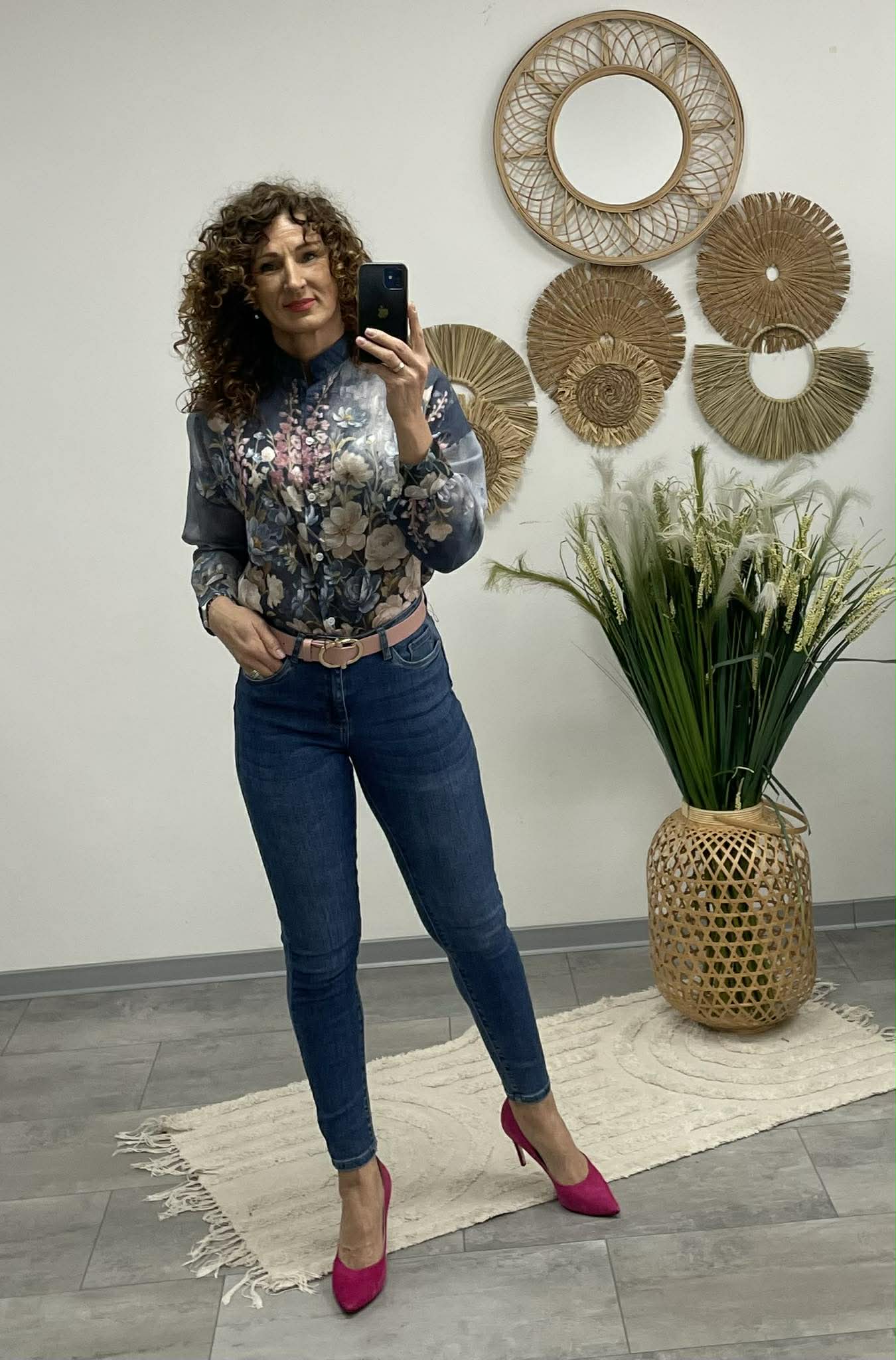 SANA - Virágos áttetsző blúz. Sötétkék