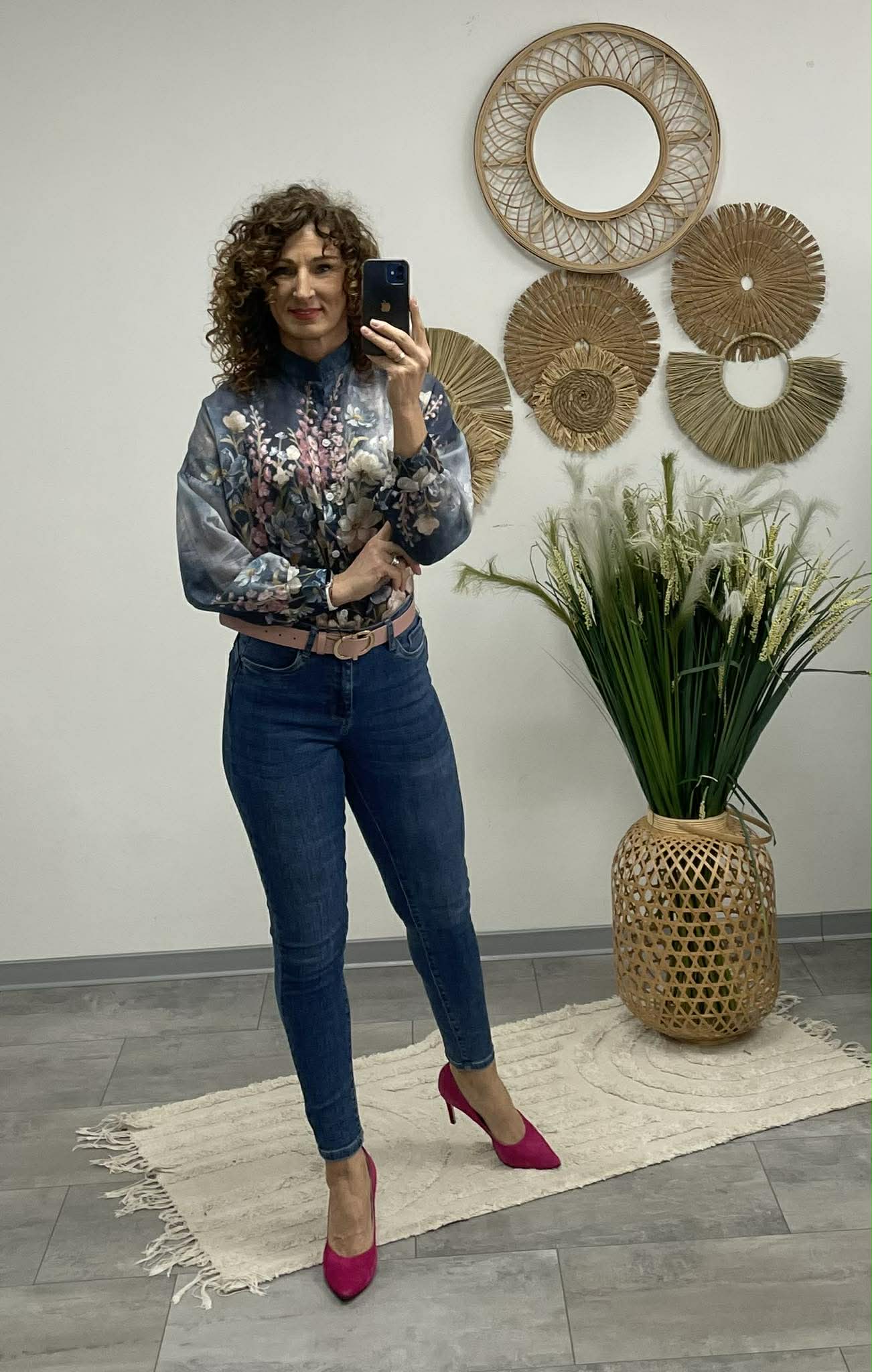 SANA - Virágos áttetsző blúz. Sötétkék