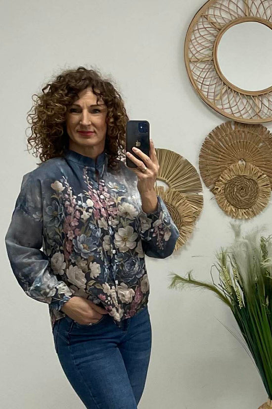 SANA - Virágos áttetsző blúz. Sötétkék