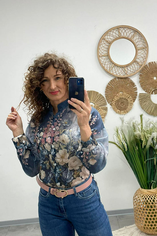 SANA - Virágos áttetsző blúz. Sötétkék