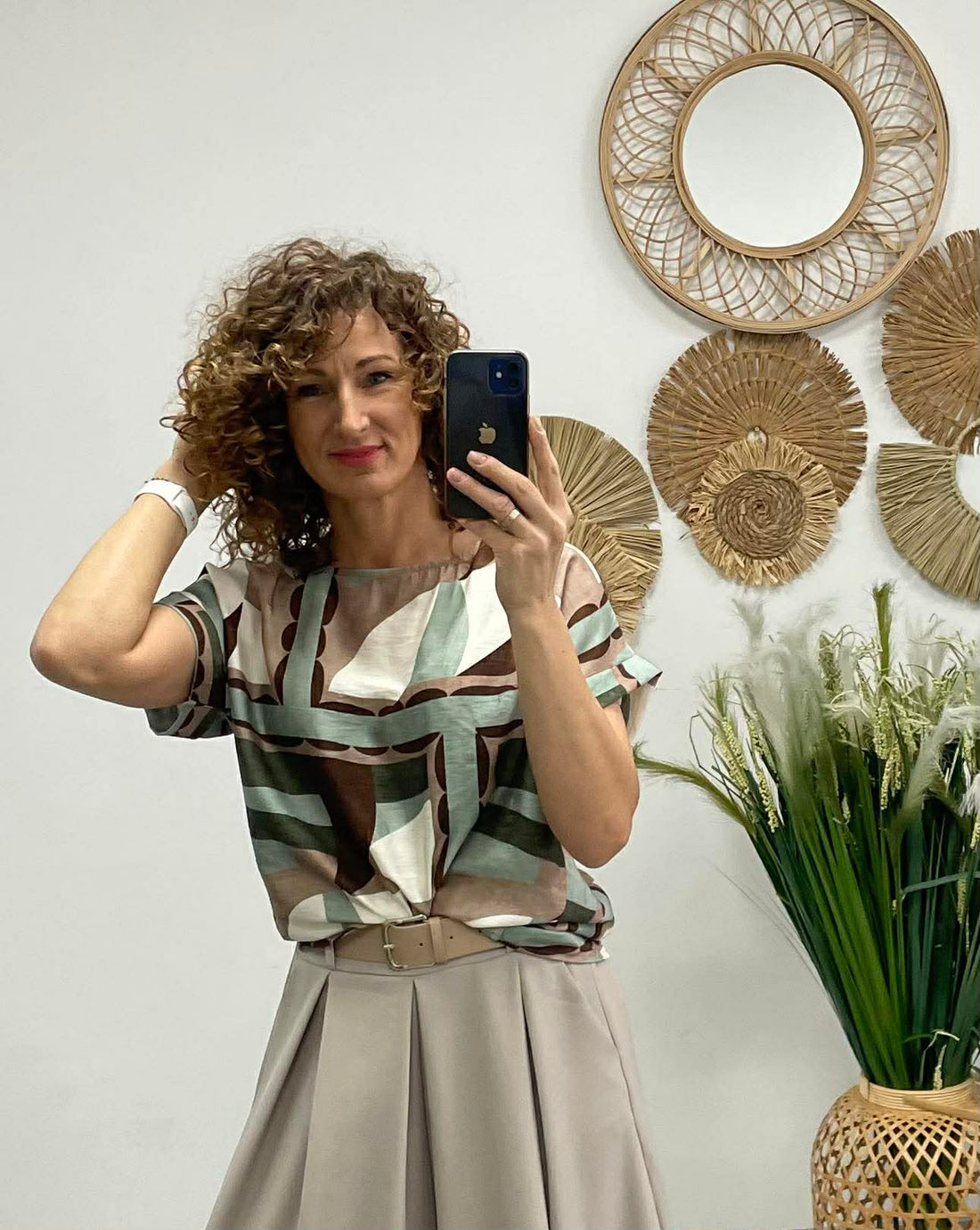 REGINA - Kerek nyakú mintás felső. Khakizöld