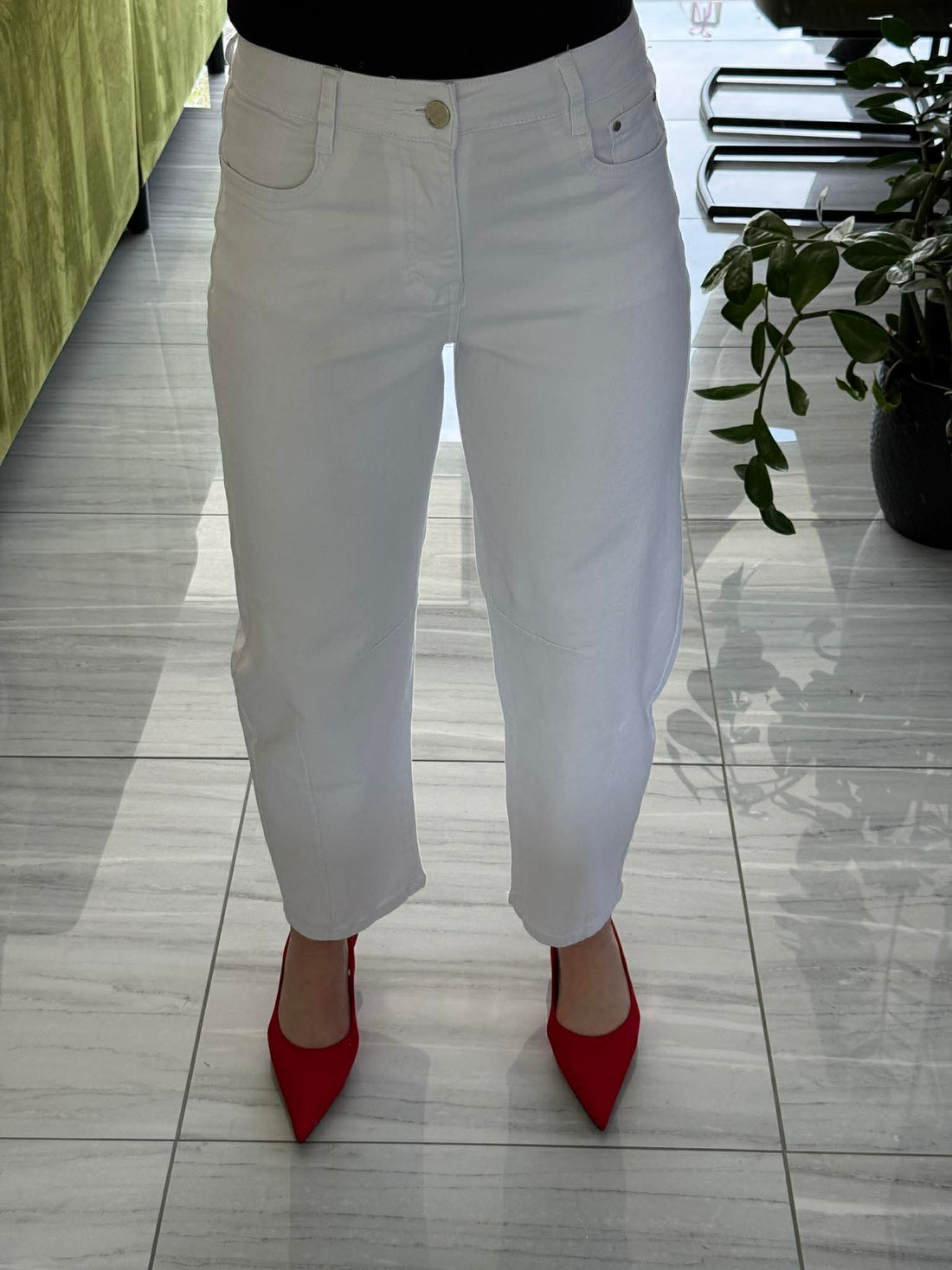 KAREN - Ballon farmer nadrág. Fehér.          FIGYELEM : a fazon miatt érdemes egy számmal kisebbet választani a tökéletes illeszkedésért.