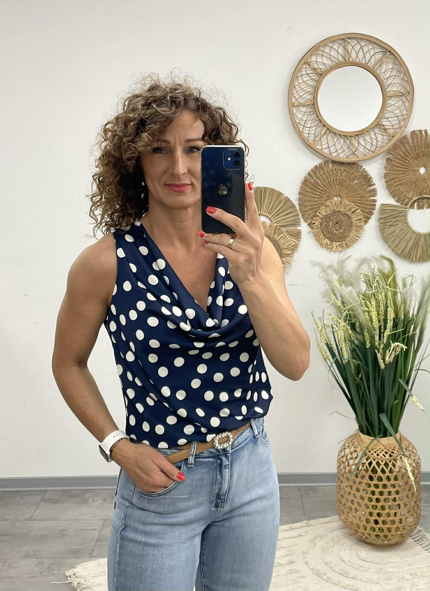 MIA - Ejtett nyakú top. Sötétkék